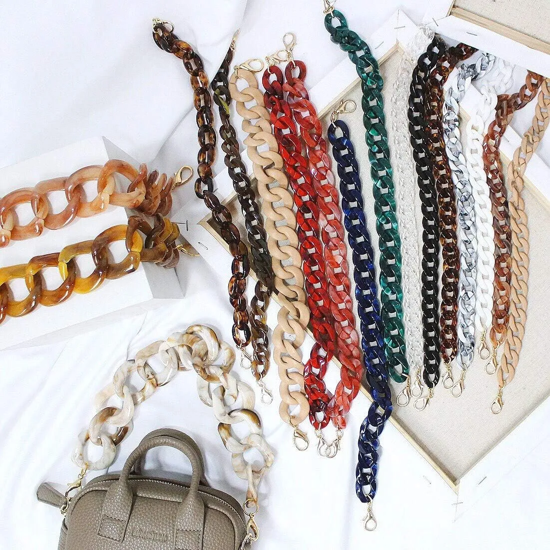 AUMEY 18 inch Oval Acrylic Chain and Clear Hand Bag Chain Set with Buckles