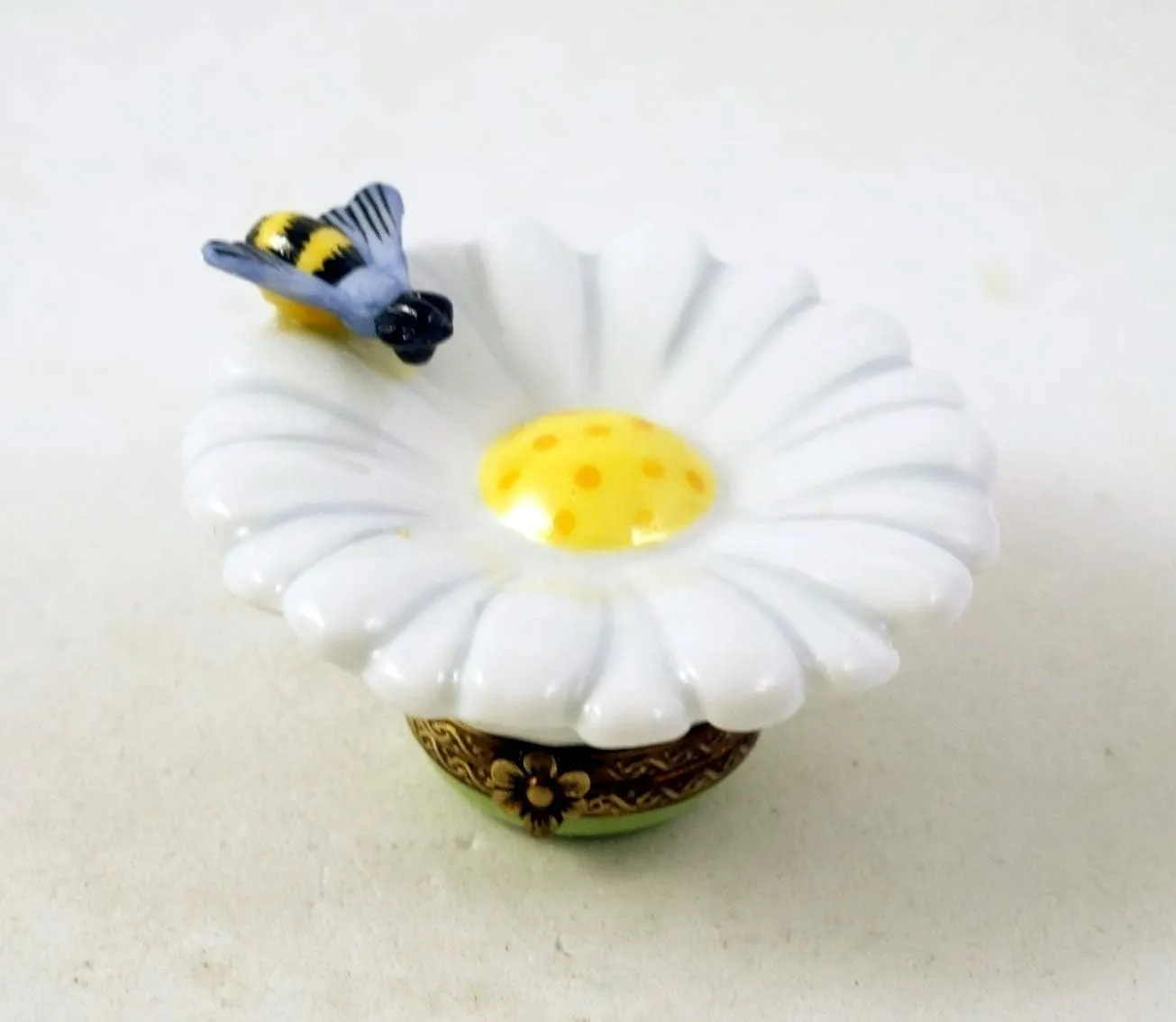 Authentic French Porcelain Hand Painted Limoges Box Beautiful Daisy Flower with Bee