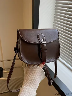 BagForLove - Chic and Compact Saddle Bag with Versatile Shoulder Strap, Ideal for a Casual or Trendy Look