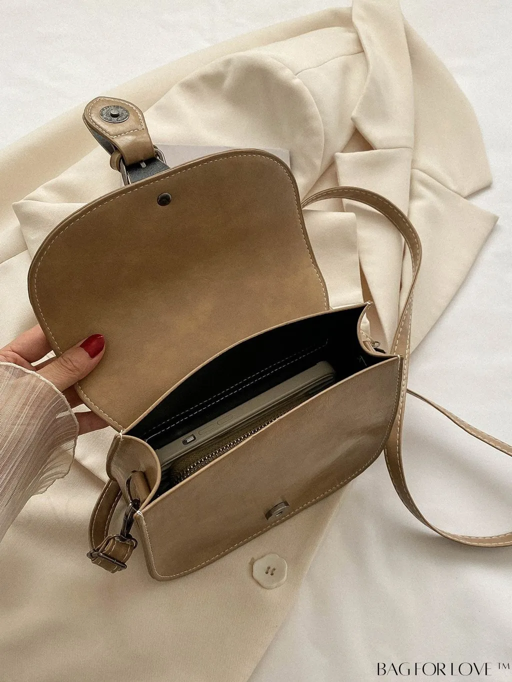 BagForLove - Contemporary Casual Saddle Bag - Chic, Compact & On-trend Fashion Shoulder Bag