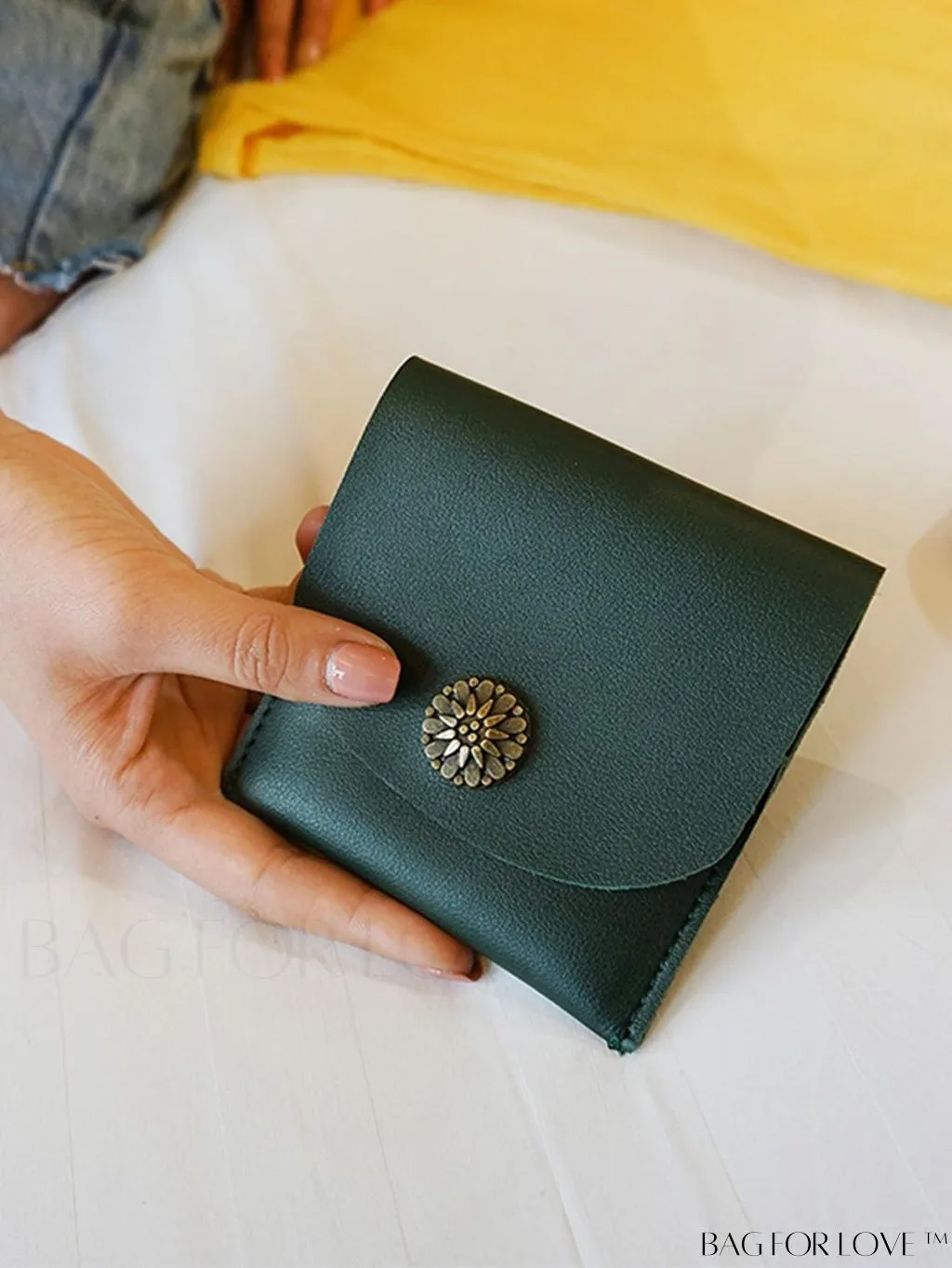BagForLove - Exquisite Litchi Embossed Card Holder with Floral Metal Flap - Slim & Classic