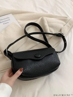 BagForLove - Stylish Saddle Bag: Versatile Shoulder or Crossbody Design, Simplified Fashion