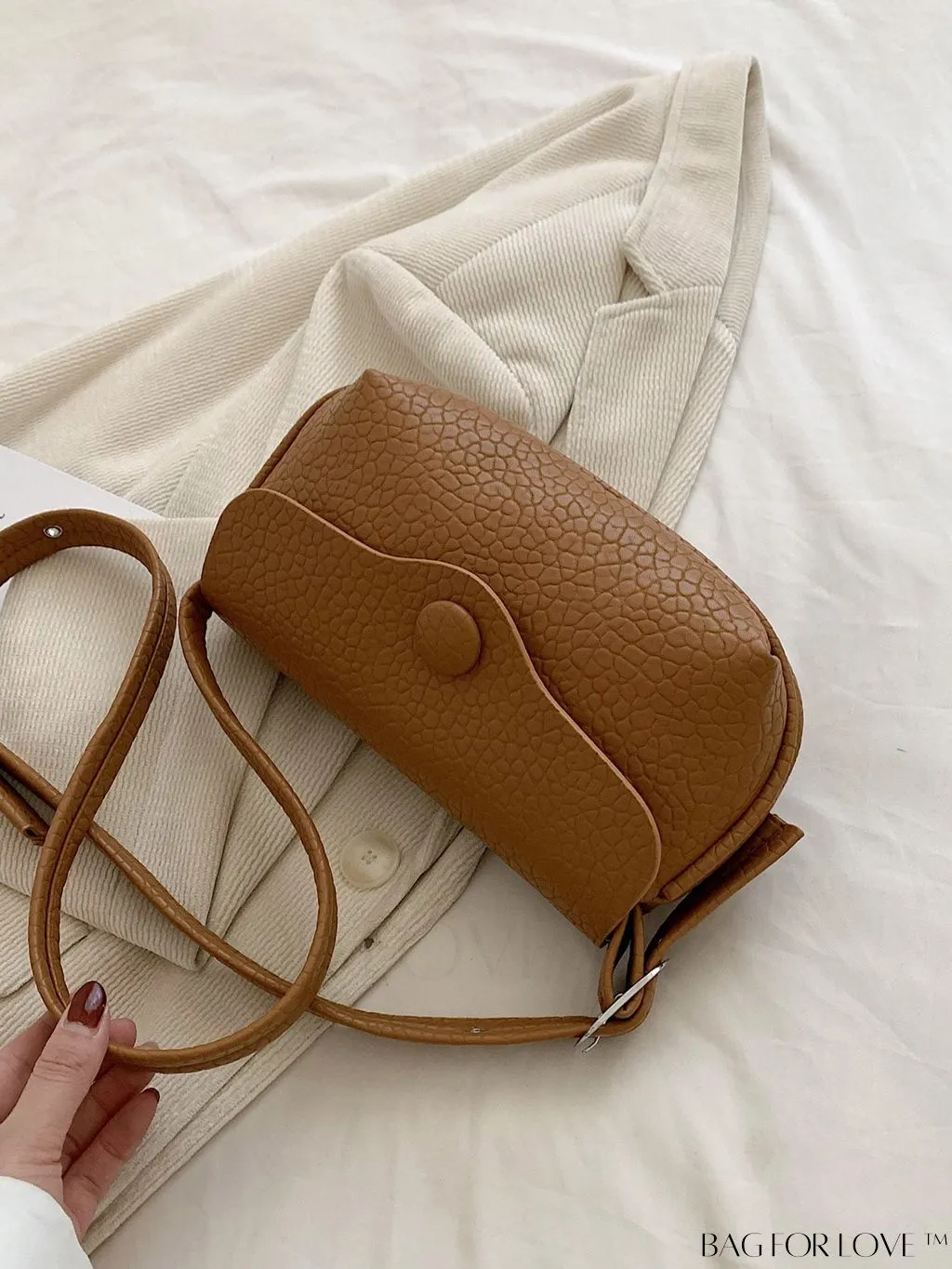 BagForLove - Stylish Single-Shoulder Crossbody Saddle Bag: Fashionable and Simplistic Design