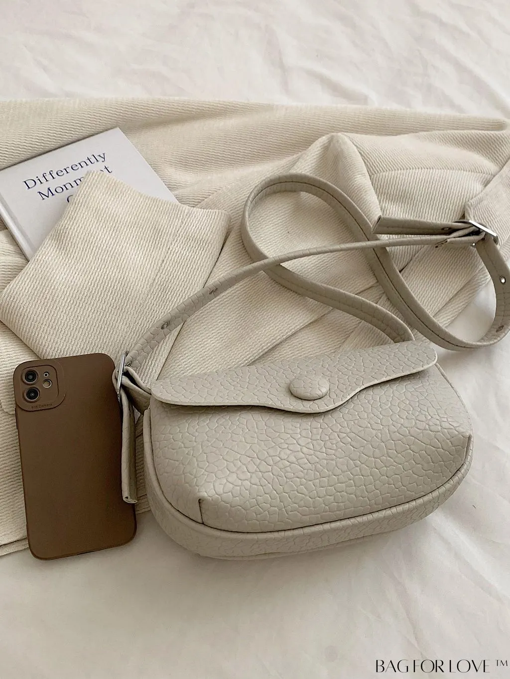 BagForLove - Stylish Single-Shoulder Crossbody Saddle Bag: Fashionable and Simplistic Design