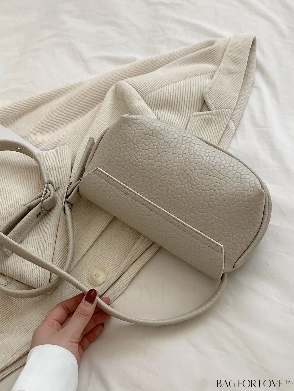BagForLove - Stylish Single-Shoulder Crossbody Saddle Bag: Fashionable and Simplistic Design