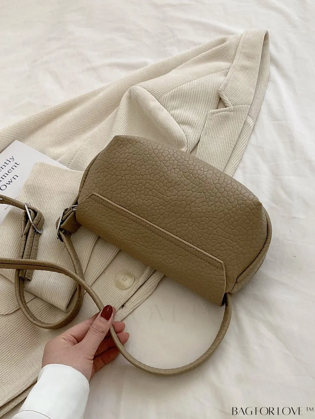 BagForLove - Stylish Single-Shoulder Crossbody Saddle Bag: Fashionable and Simplistic Design
