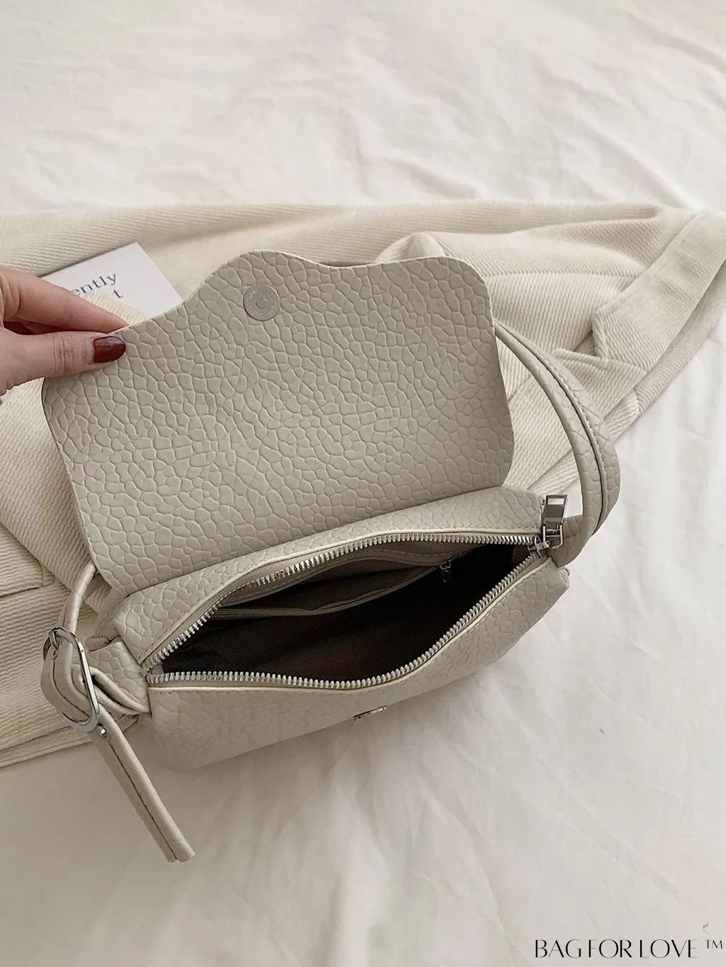 BagForLove - Stylish Single-Shoulder Crossbody Saddle Bag: Fashionable and Simplistic Design