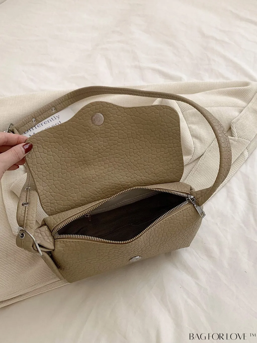 BagForLove - Stylish Single-Shoulder Crossbody Saddle Bag: Fashionable and Simplistic Design