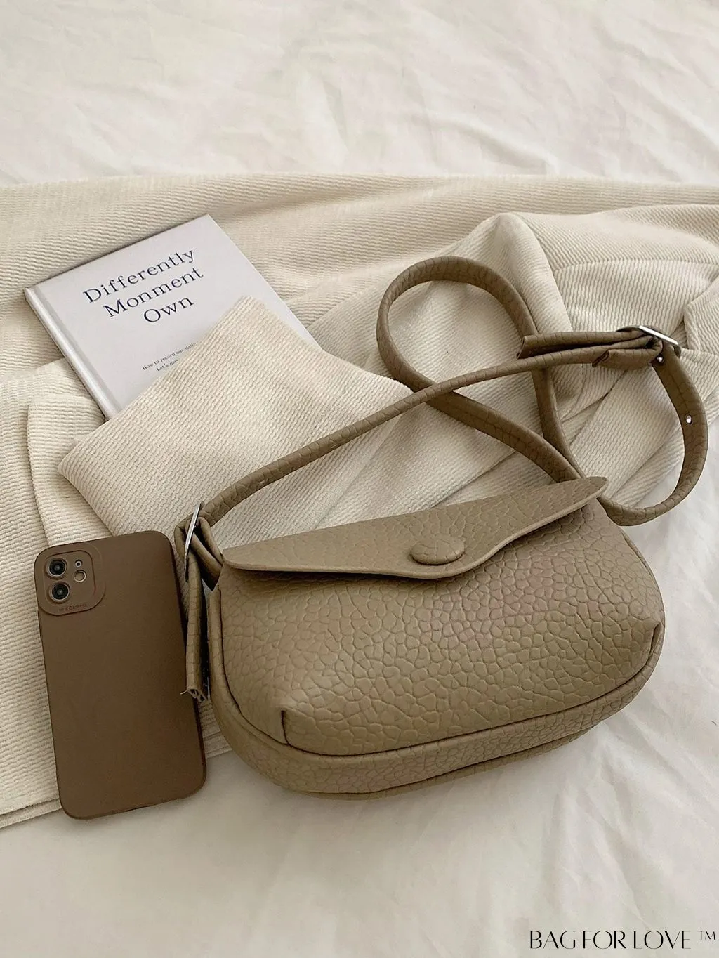 BagForLove - Stylish Single-Shoulder Crossbody Saddle Bag: Fashionable and Simplistic Design
