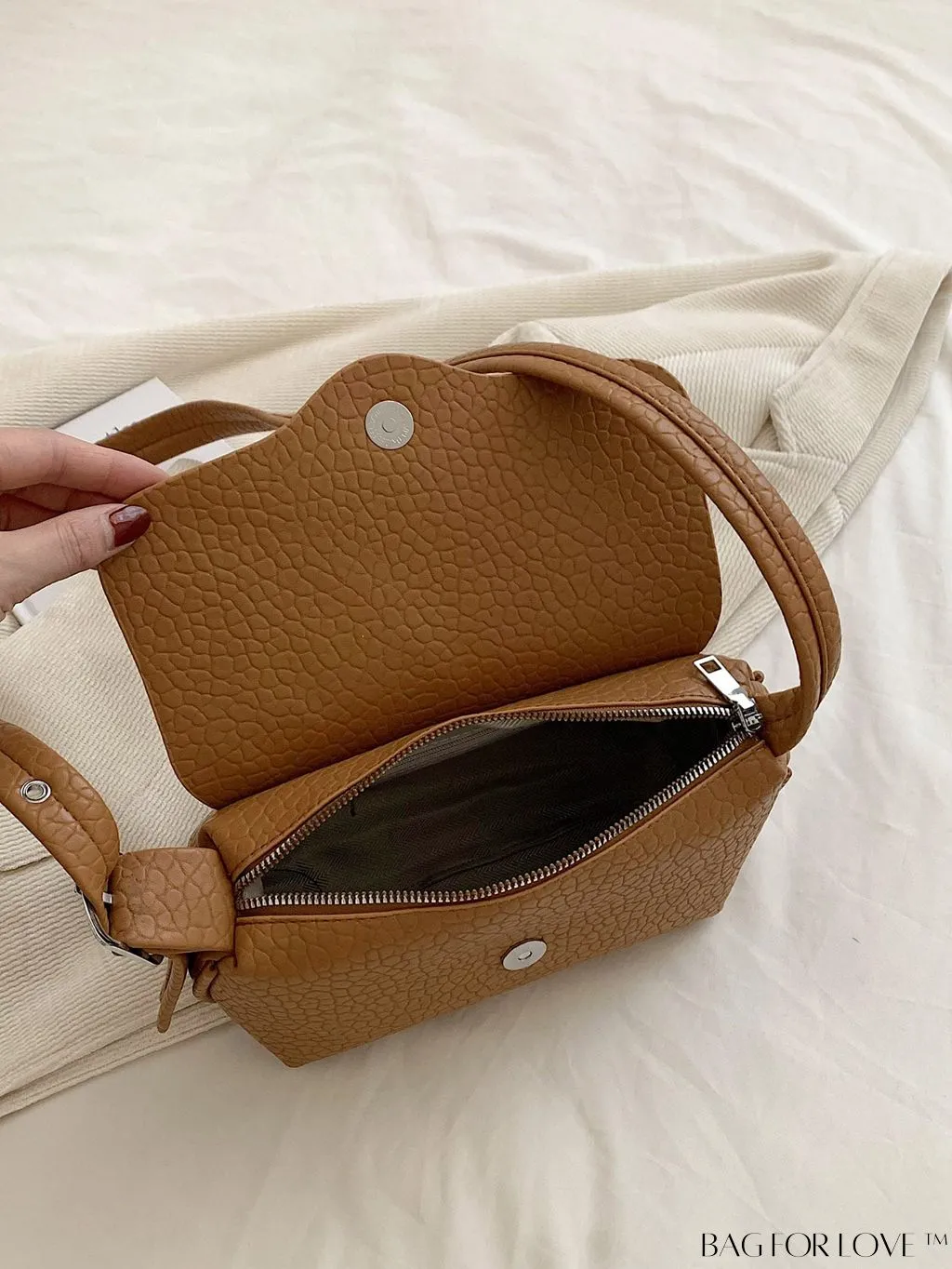 BagForLove - Stylish Single-Shoulder Crossbody Saddle Bag: Fashionable and Simplistic Design