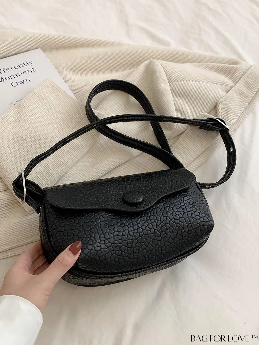BagForLove - Stylish Single-Shoulder Crossbody Saddle Bag: Fashionable and Simplistic Design