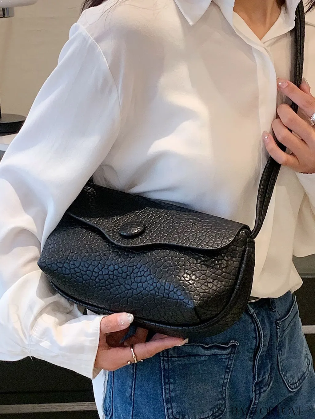 BagForLove - Stylish Single-Shoulder Crossbody Saddle Bag: Fashionable and Simplistic Design