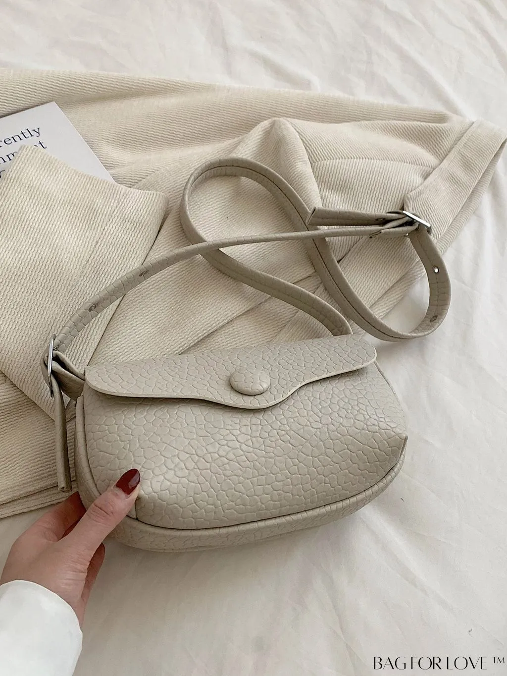BagForLove - Stylish Single-Shoulder Crossbody Saddle Bag: Fashionable and Simplistic Design