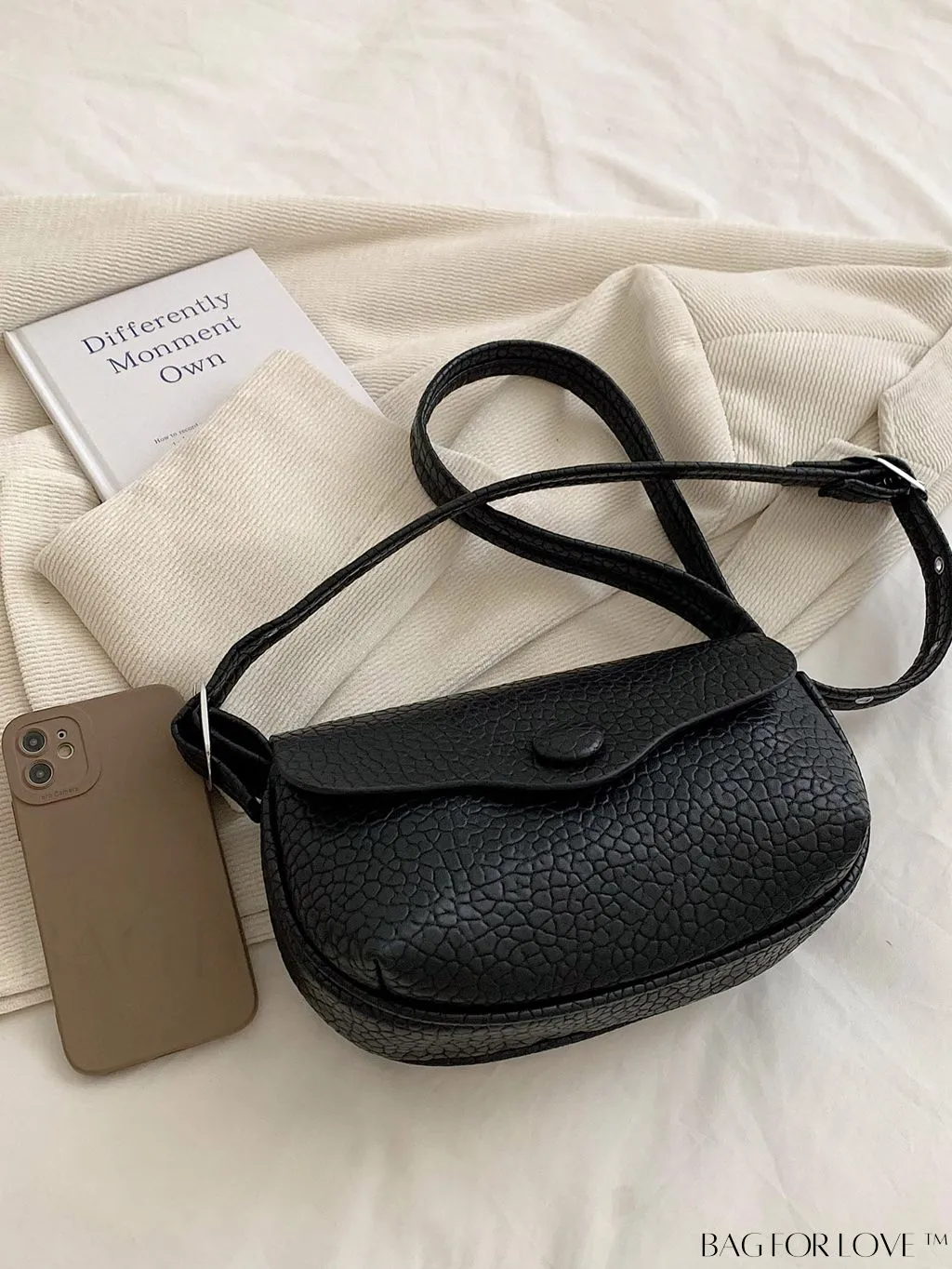 BagForLove - Stylish Single-Shoulder Crossbody Saddle Bag: Fashionable and Simplistic Design