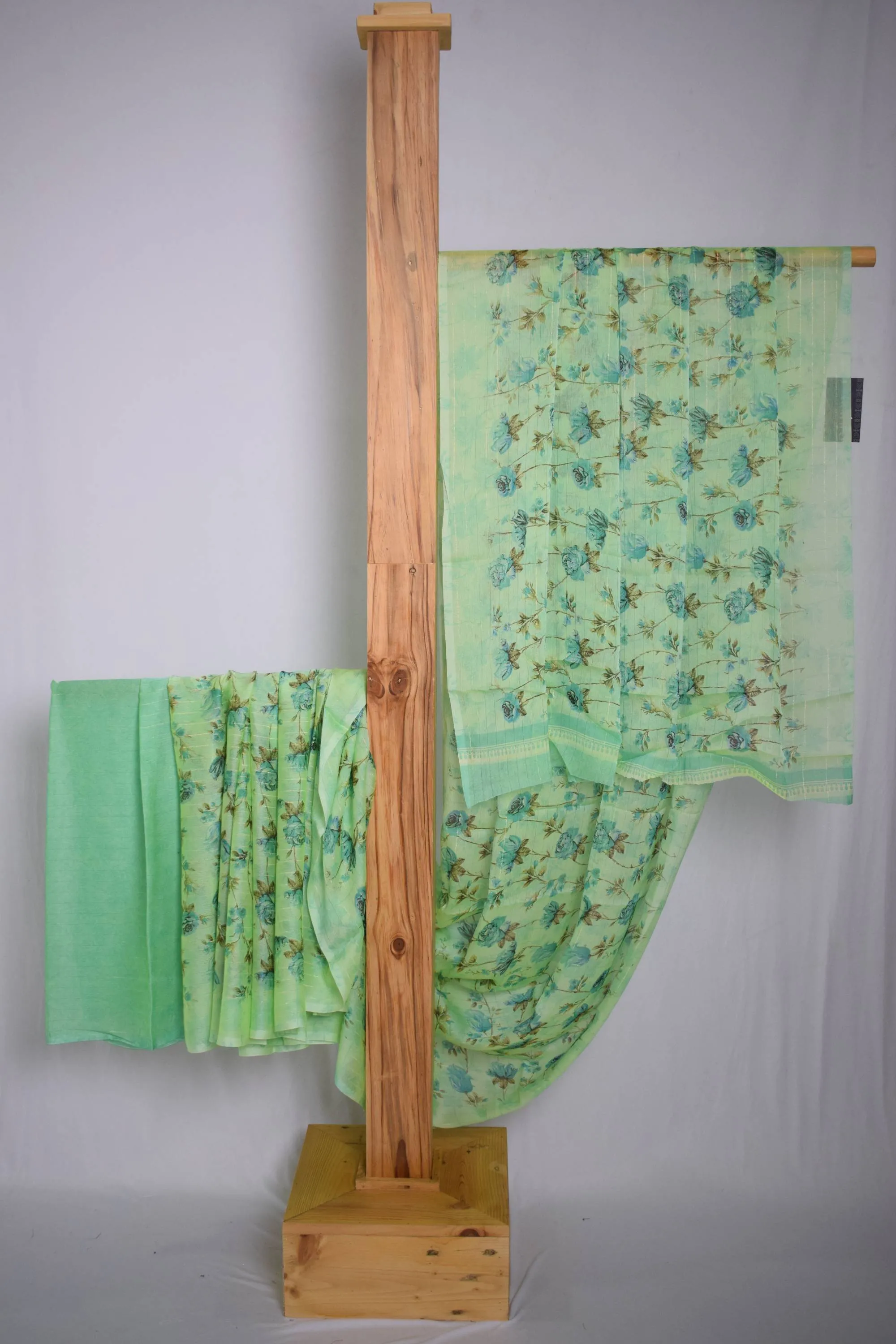Floral Design Printed Crepe Saree