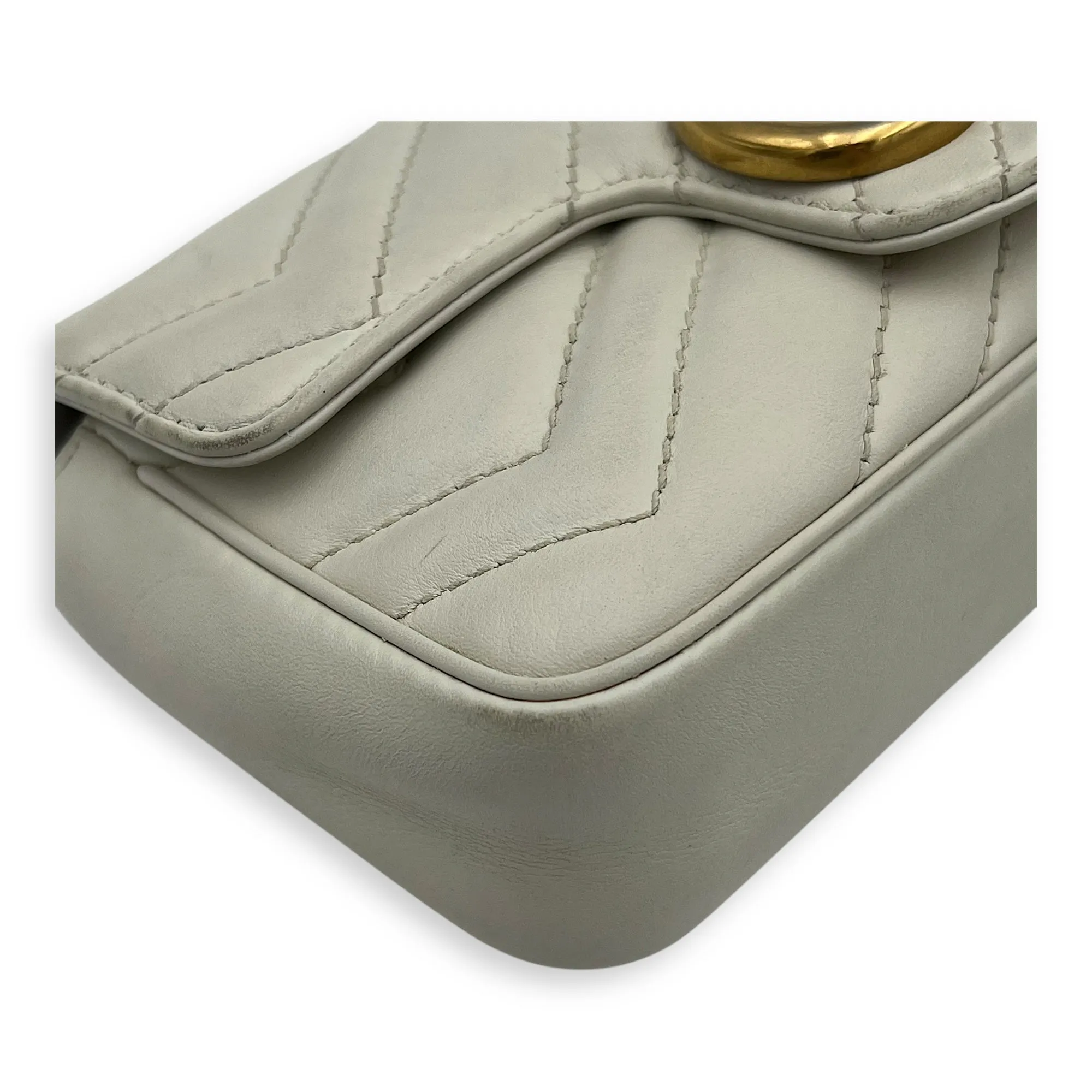 GG Marmont Super Mini White Crossbody Bag in Calfskin, Gold hardware