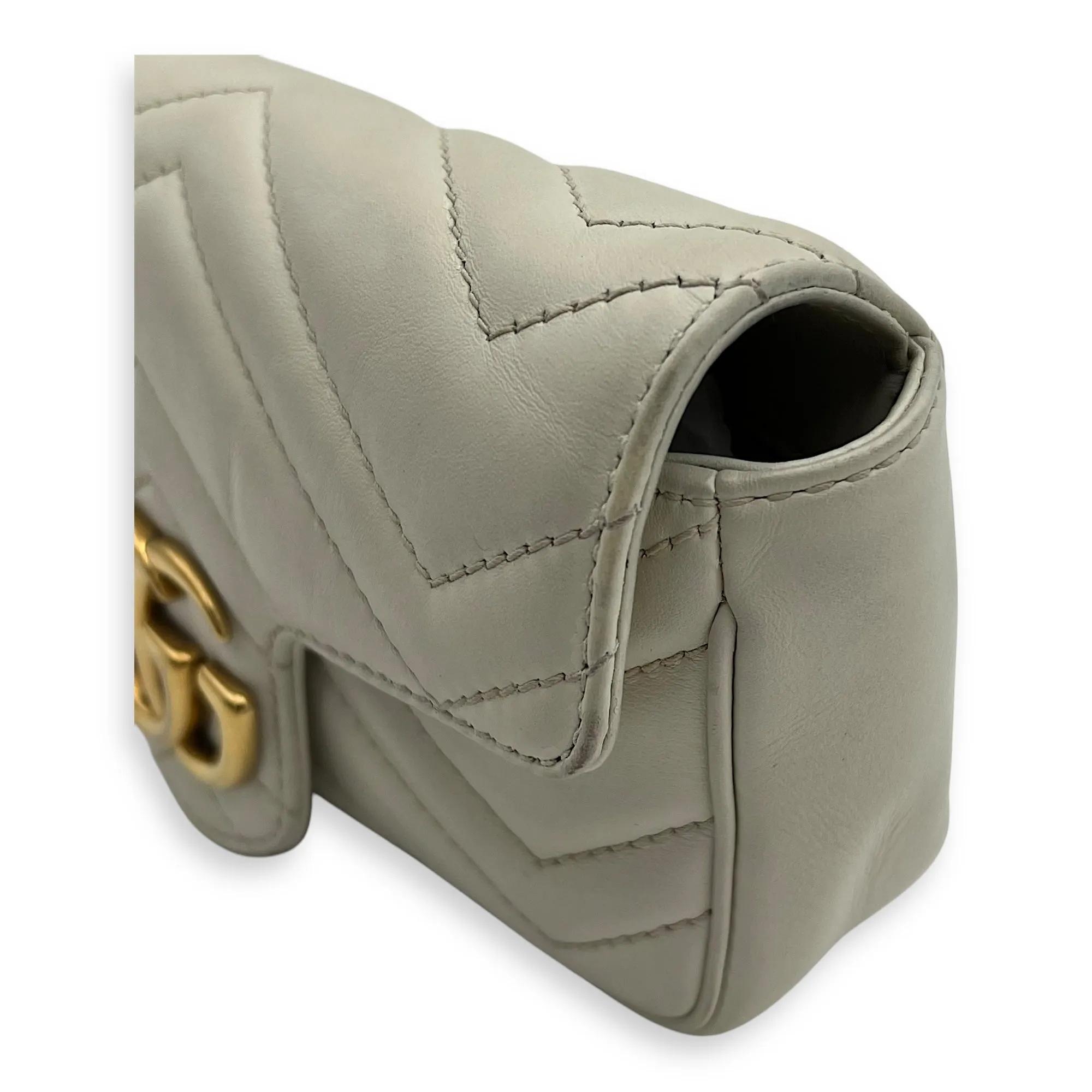 GG Marmont Super Mini White Crossbody Bag in Calfskin, Gold hardware