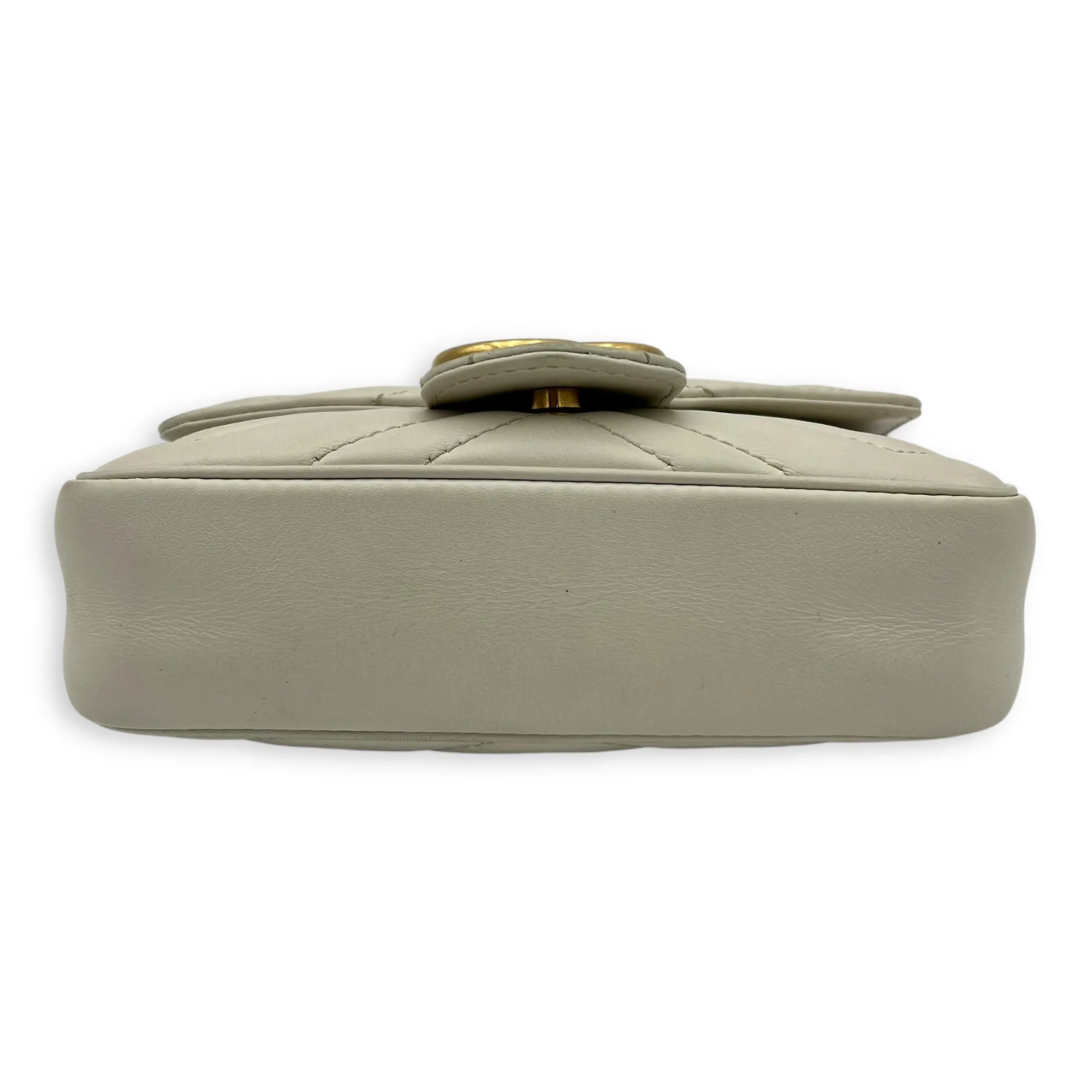 GG Marmont Super Mini White Crossbody Bag in Calfskin, Gold hardware