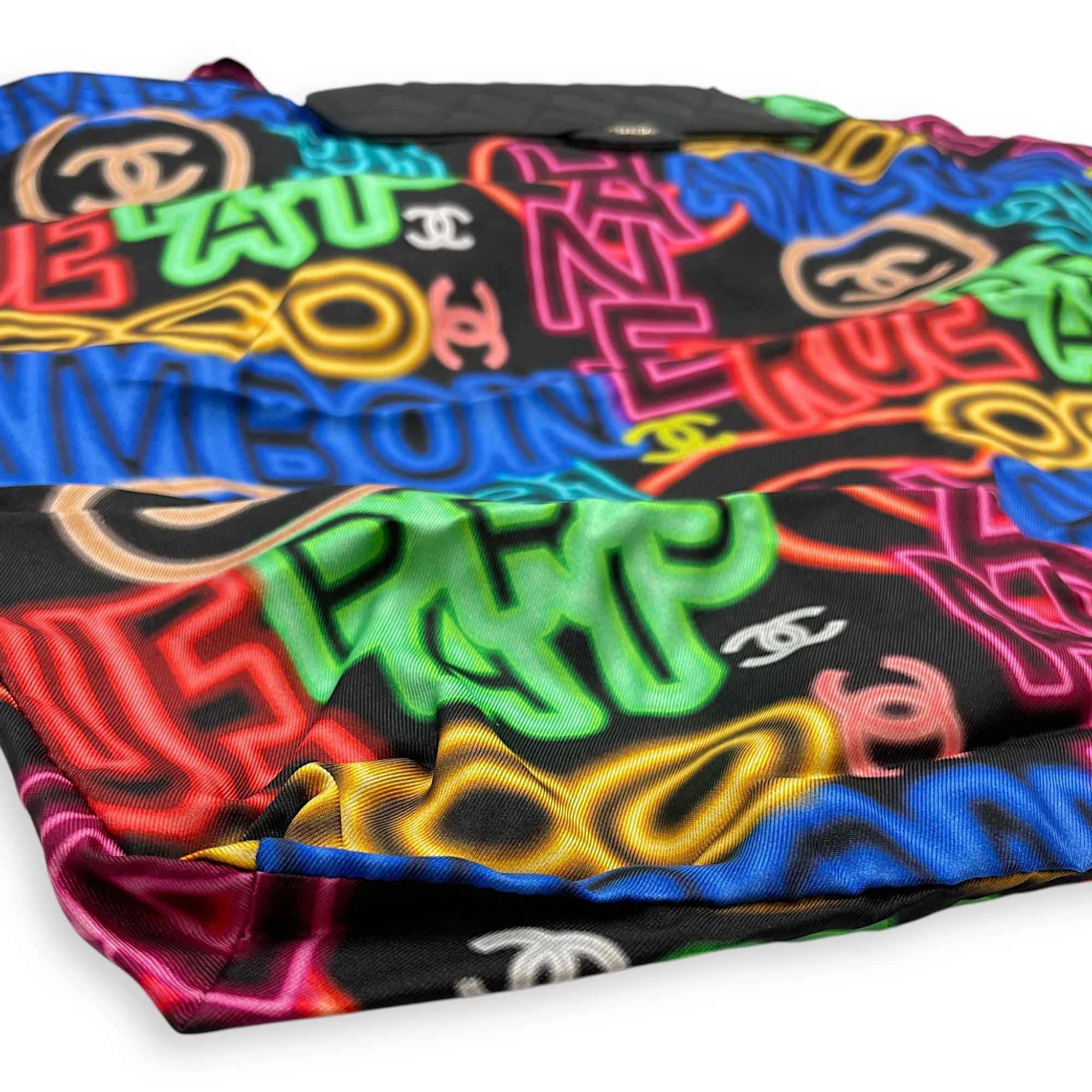 Graffiti Foldable 2021 Shoulder Bag in Caviar, Fabric, Gold hardware