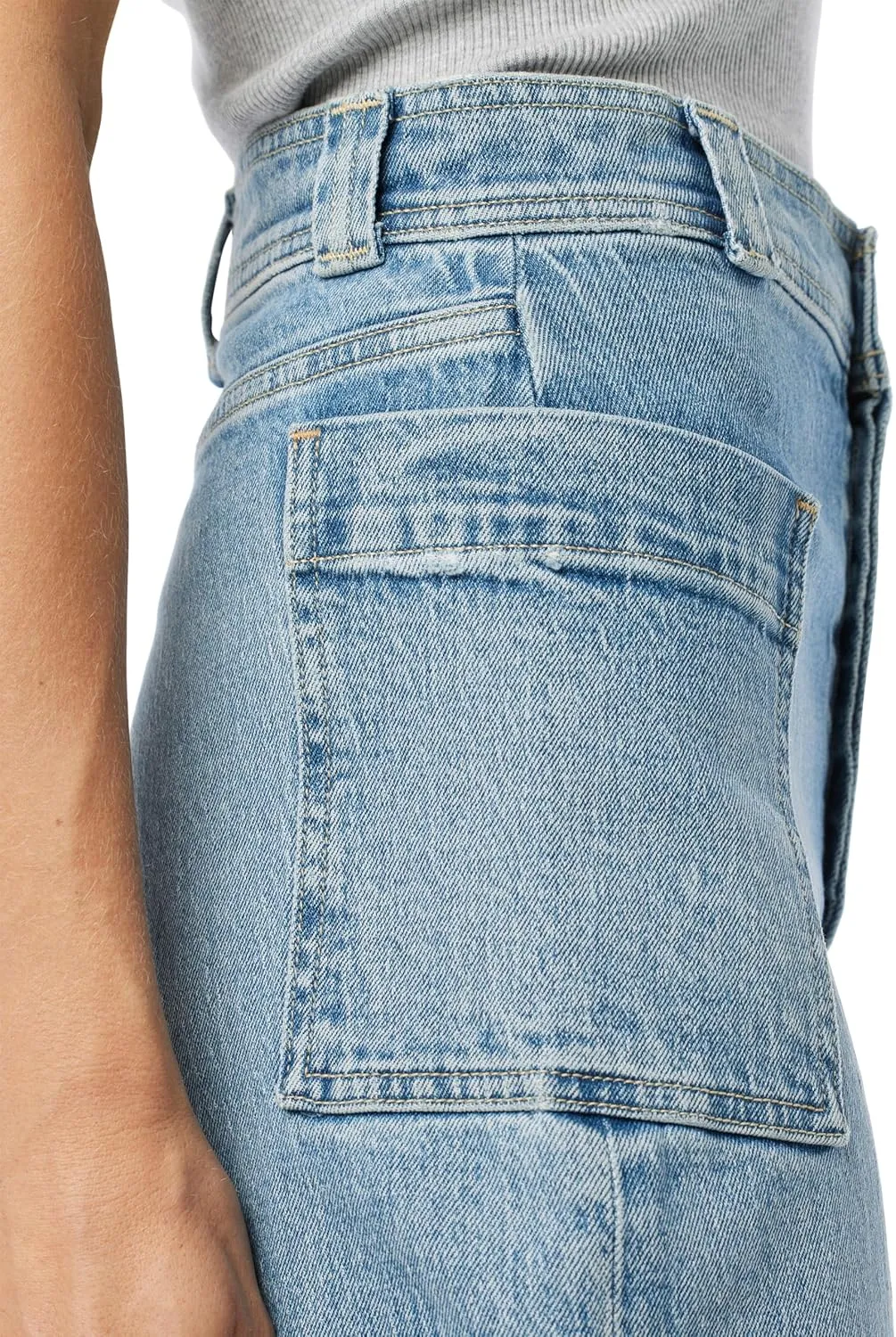 Joe's Women's The Pheobe Patch Pocket Barrel Leg Jean