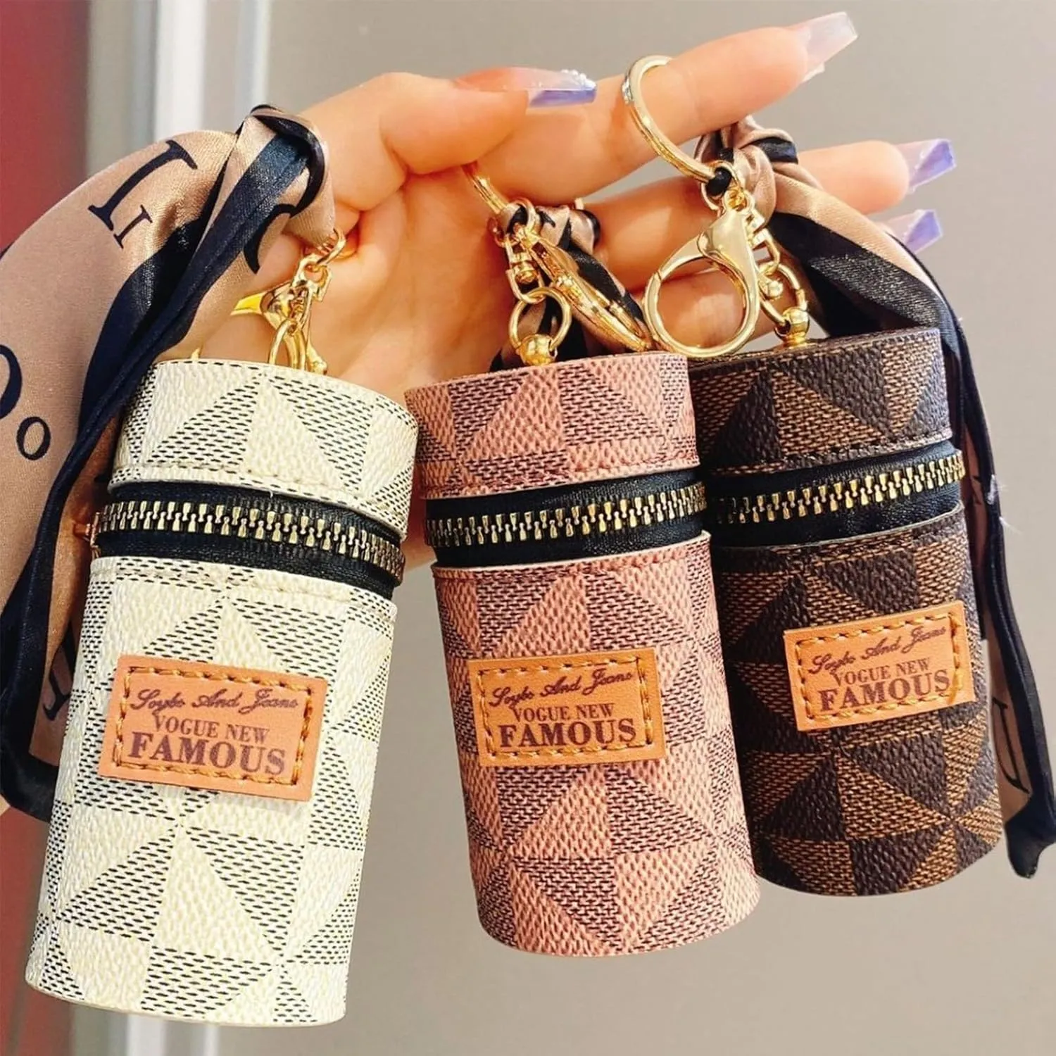 Mini triangle pattern bucket coin purse - simple pendant lipstick bag retro, women's small wallet, portable keychain wallet, fashionable mini storage (White)