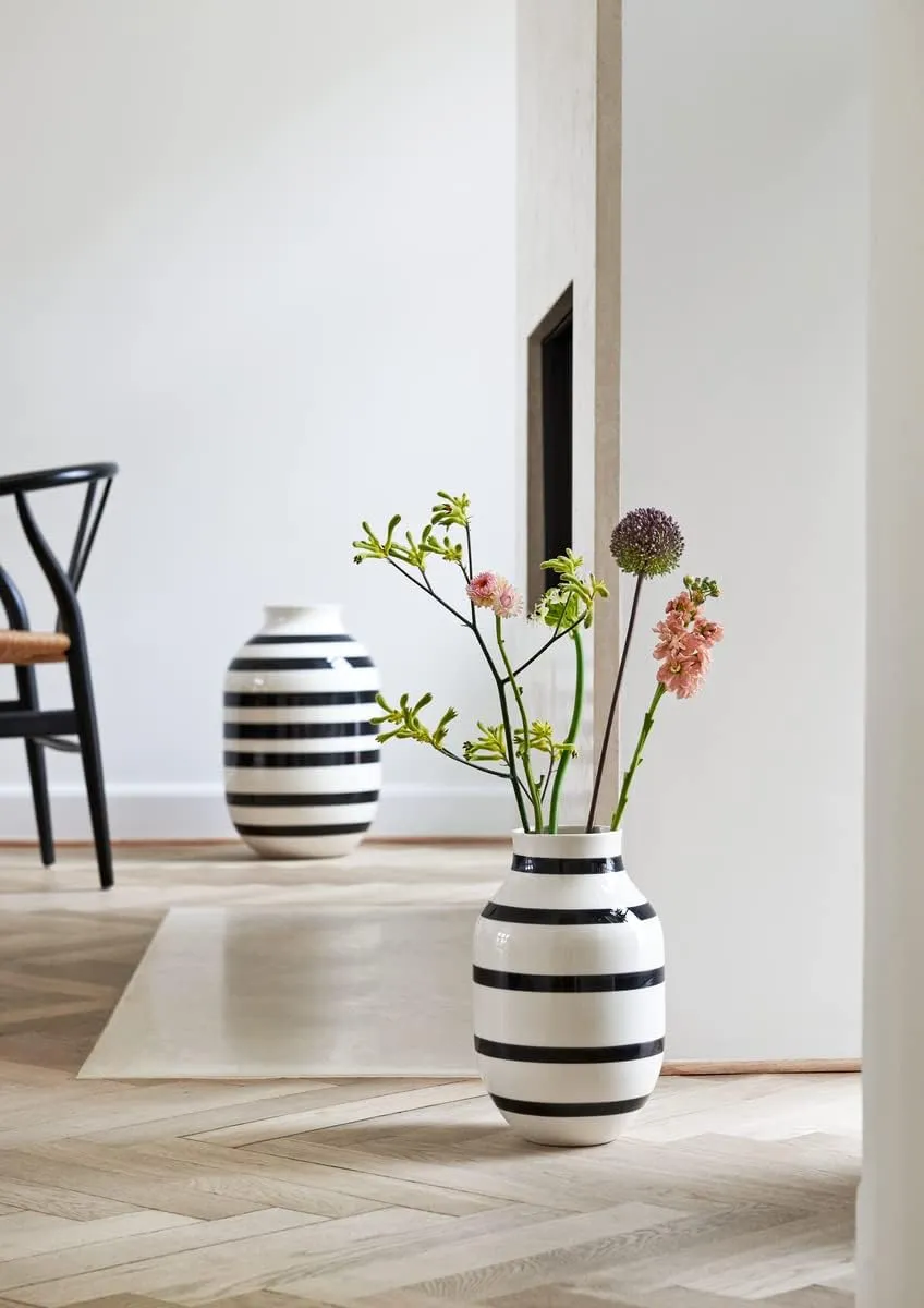 Omaggio vase Made of Porcelain with Stripes, Modern vase, Round, Bulbous, Scandinavian Design vase for Flowers, Silver, 12.5cm