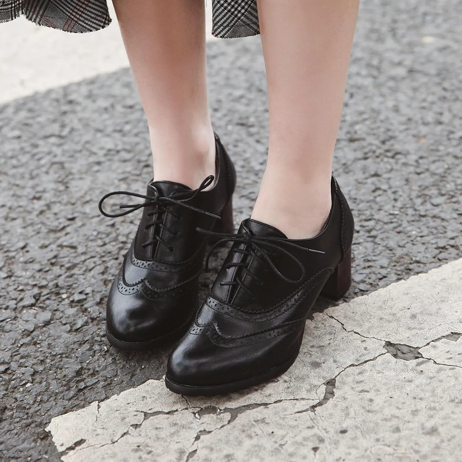 Uniquelly Women's Lace up Oxfords Vintage Brogues Shoes Round Toe Stacked Heel Wingtip Oxford Shoes Chunky Block Heels Retro Saddle Shoes Pumps