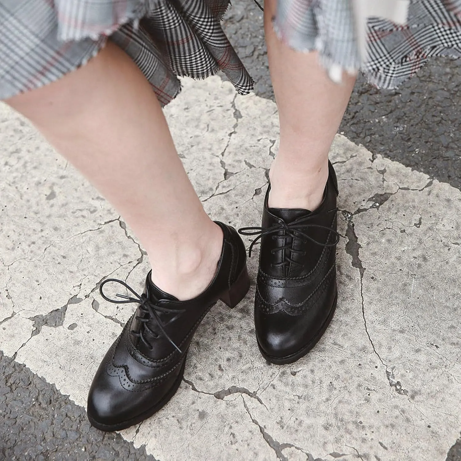 Uniquelly Women's Lace up Oxfords Vintage Brogues Shoes Round Toe Stacked Heel Wingtip Oxford Shoes Chunky Block Heels Retro Saddle Shoes Pumps